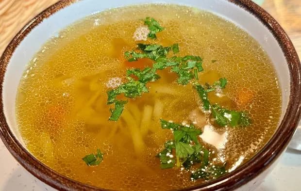 Jak zrobić rosół wegetariański, który zaskoczy smakiem i aromatem Jak zrobić rosół wegetariański, który zaskoczy smakiem i aromatem