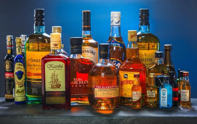 Ile kalorii ma whisky z colą? Sprawdź, co naprawdę pijesz! Ile kalorii ma whisky z colą? Sprawdź, co naprawdę pijesz!