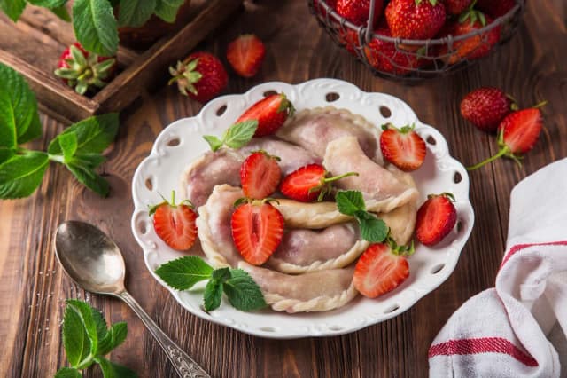 Ile kalorii ma pierogi z truskawkami? Zaskakujące wartości odżywcze Ile kalorii ma pierogi z truskawkami? Zaskakujące wartości odżywcze
