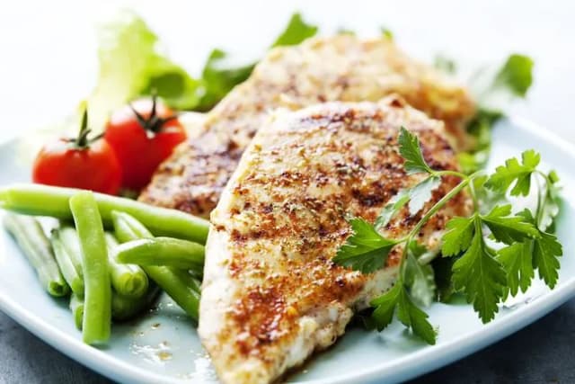 Ile kalorii ma grillowana pierś z kurczaka? Zaskakujące fakty o kaloriach Ile kalorii ma grillowana pierś z kurczaka? Zaskakujące fakty o kaloriach