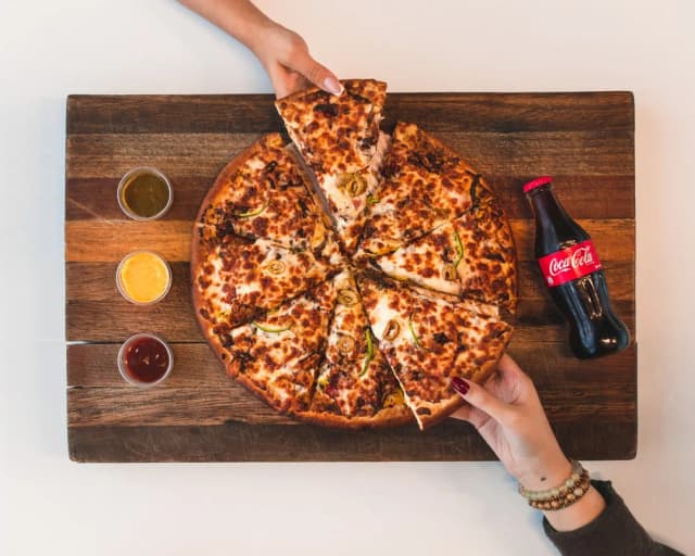 Ile kalorii ma pizza wegetariańska? Sprawdź, co wpływa na kaloryczność Ile kalorii ma pizza wegetariańska? Sprawdź, co wpływa na kaloryczność